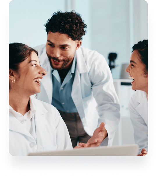Equipo de profesionales trabajando en un proyecto de investigación, desarrollo e innovación (I+D+i). Equipo de profesionales trabajando en un proyecto de investigación, desarrollo e innovación (I+D+i).